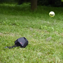 Samostatný vyhazovač míčků pro psy d-ball UP